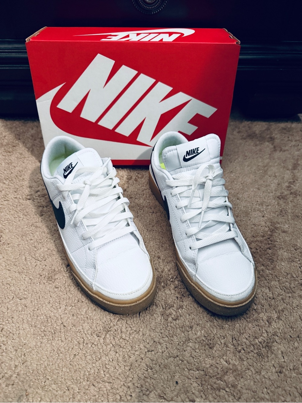 Woman’s Nike Court Legacy NN size US 8.5